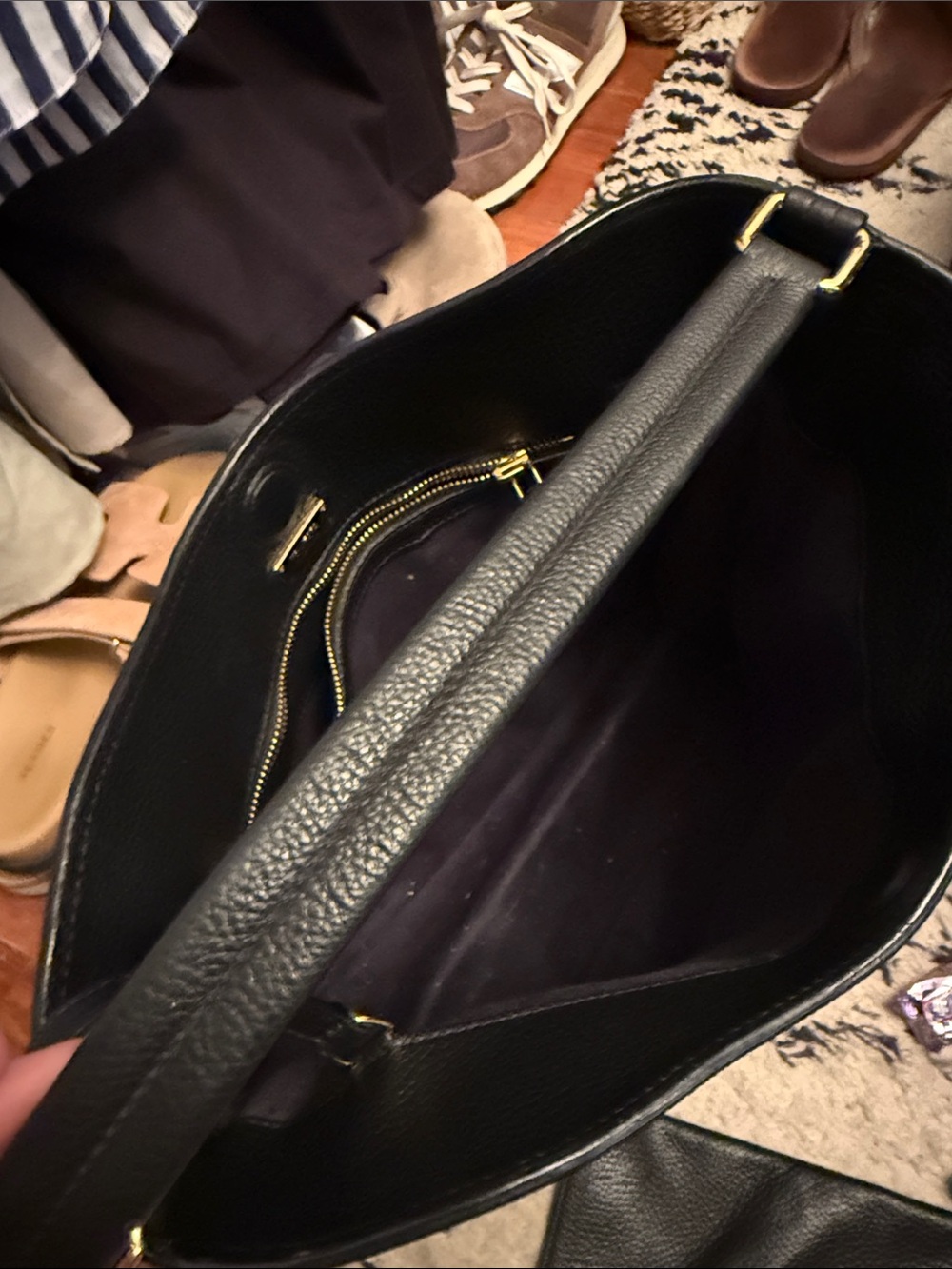 Tom Ford Black Leather Shoulder Bag with Gold Hardware - Picture 10 of 12